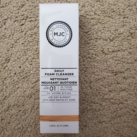 Mai Johnson Daily Foam Cleanser - Picture 1 of 3